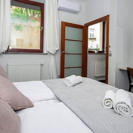 Inpoint 2-Bedrooms Apartment With Private Garden And Free Parking Krakow Exterior photo