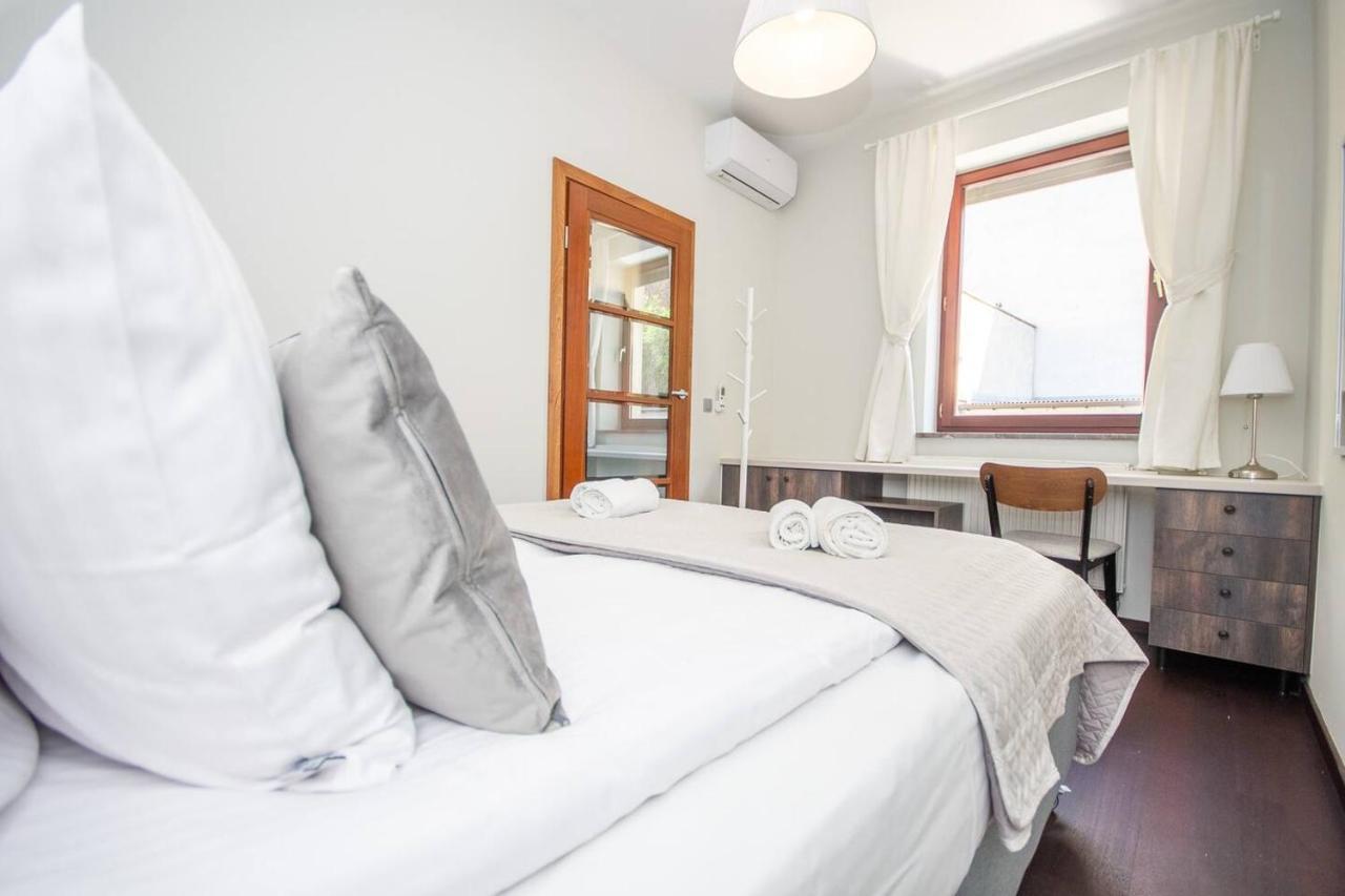 Inpoint 2-Bedrooms Apartment With Private Garden And Free Parking Krakow Exterior photo