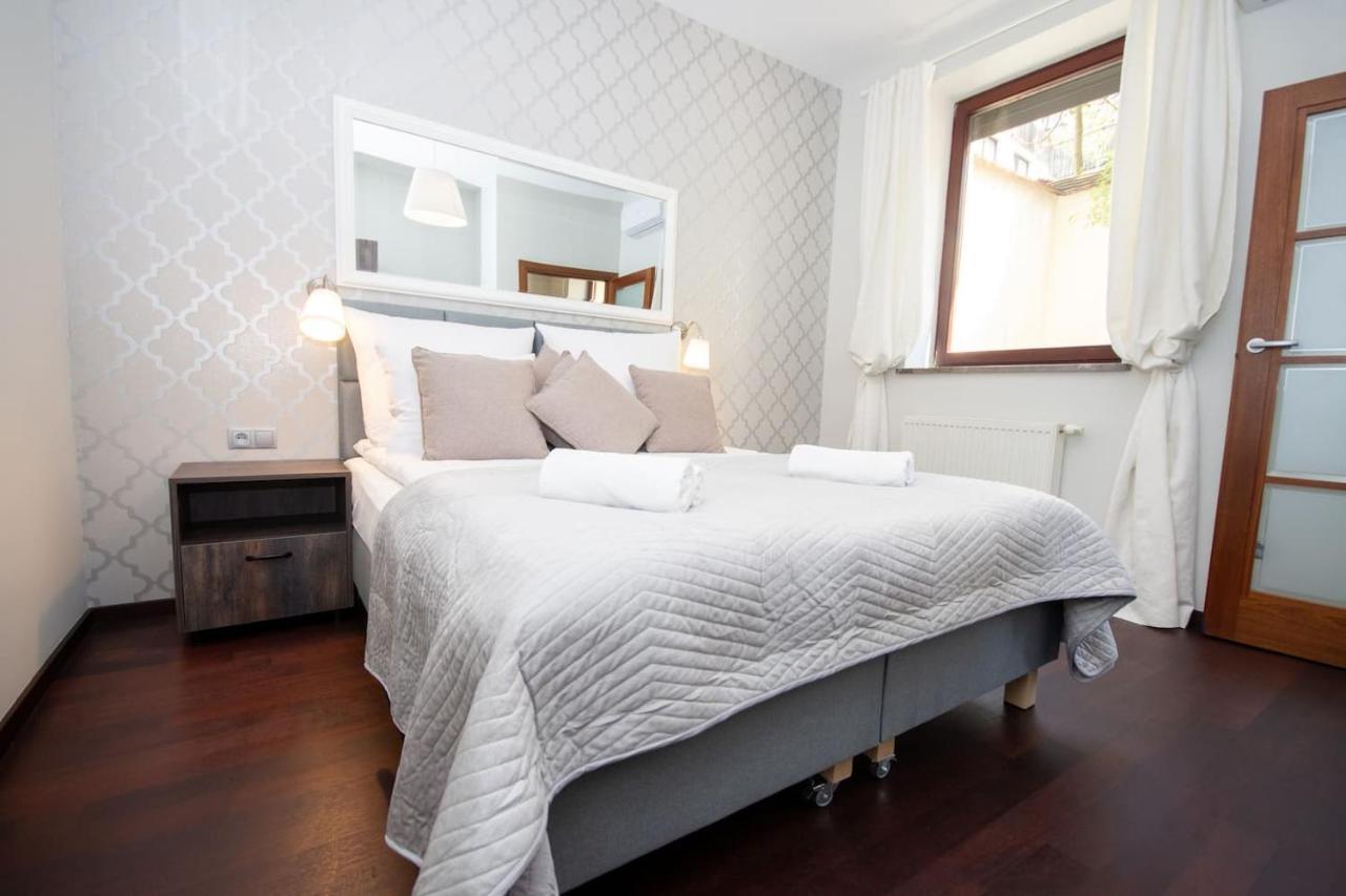 Inpoint 2-Bedrooms Apartment With Private Garden And Free Parking Krakow Exterior photo